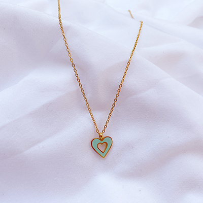 Collar de corazón verde