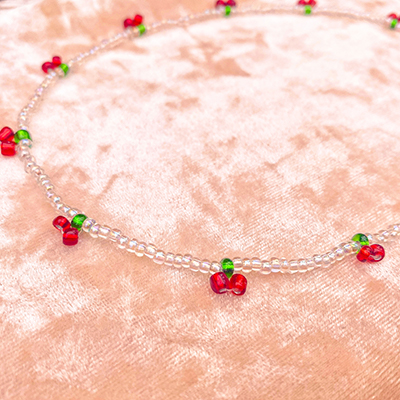 Collar de cerezas